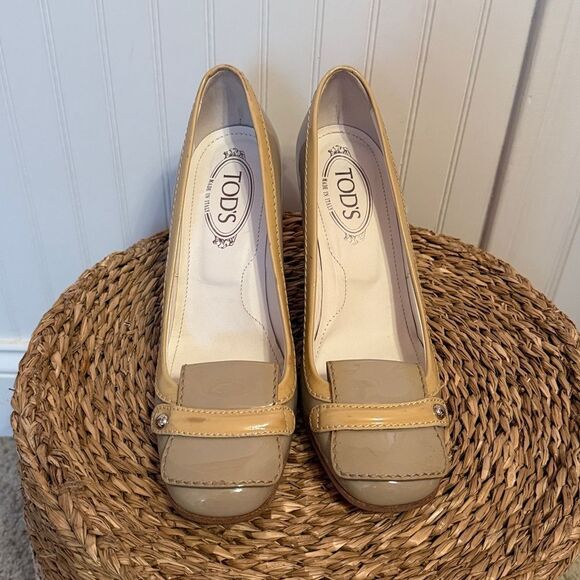 Tod's Grey Taupe Patent Leather Stacked Heels with Buckle - 39 - Great Condition - Picture 3 of 13